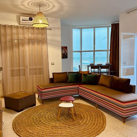 Appartement Vue De Mer Pied Dans L'Eau Gabes Bagian luar foto