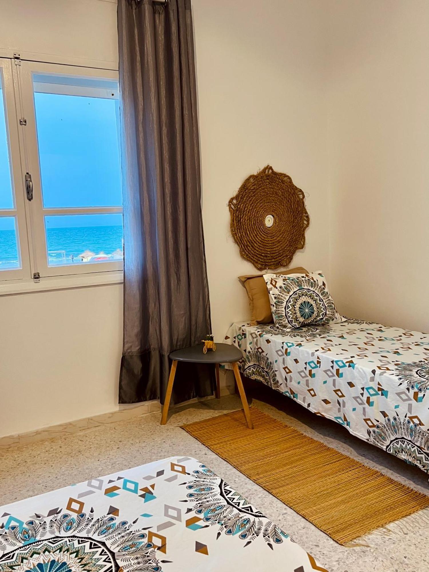 Appartement Vue De Mer Pied Dans L'Eau Gabes Bagian luar foto